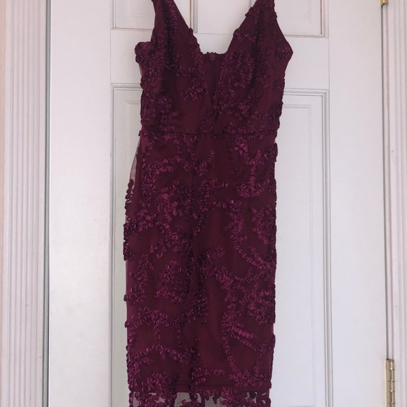 Low Cut Maroon Maxi Lace Prom Dress 🌟 - Picture 4 of 8